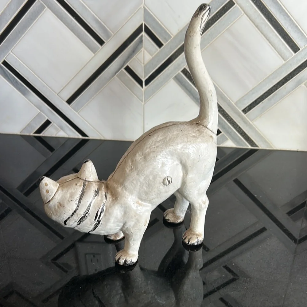 Cast Iron standing cat Doorstop by Hubley c. 1910-1940 antique